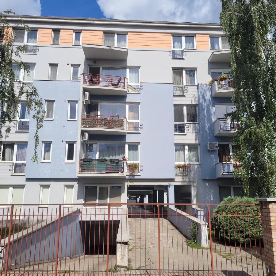 Apartment Lovely Near Center